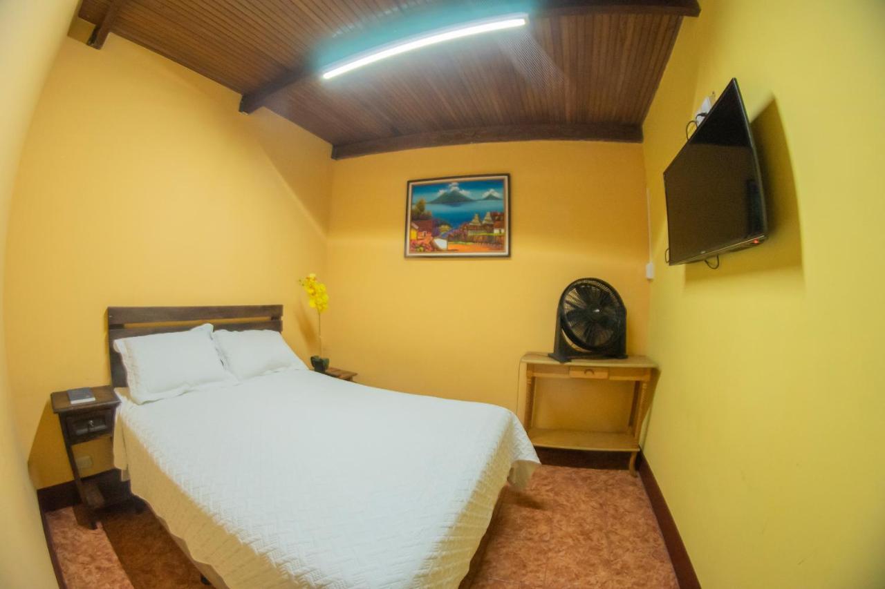 Euro Hostal Guatemala City Екстериор снимка