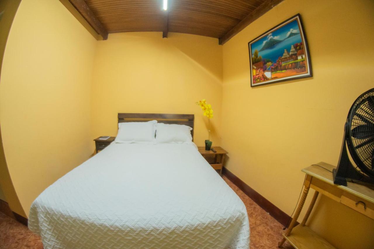 Euro Hostal Guatemala City Екстериор снимка